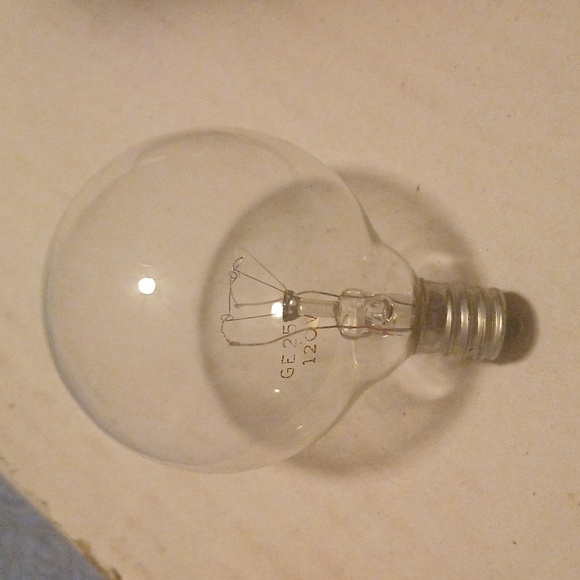 Stained Glass Cat Table Lamp with Bronze Base - Picture 11 of 12